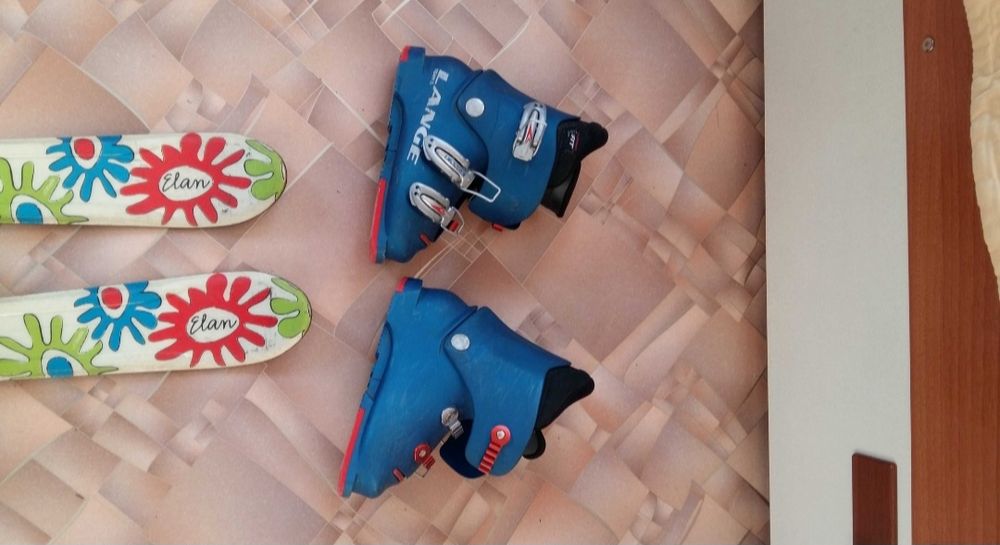 Продам лыжи с ботинками