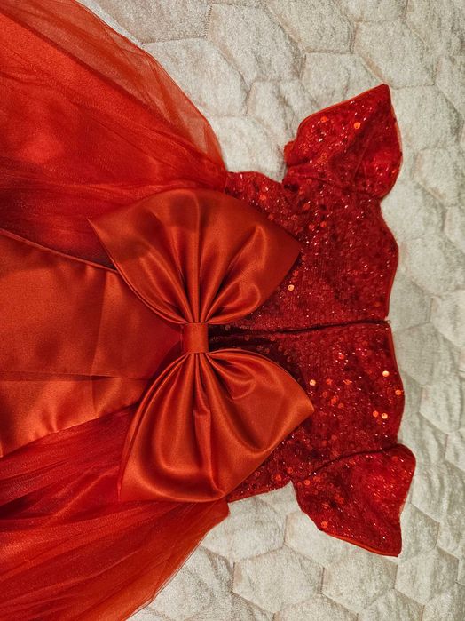 Детска червена рокля