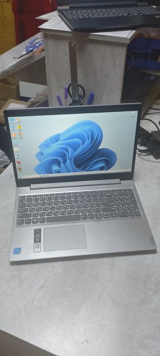 Ноутбук Lenovo .