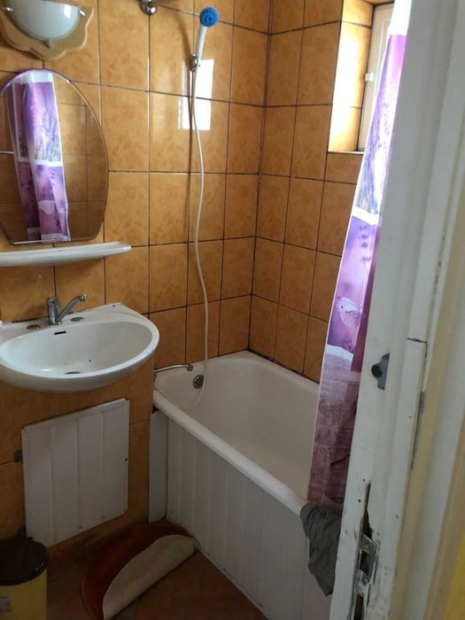 Apartament 3 camere IEFTIN Centru NELOCUIT