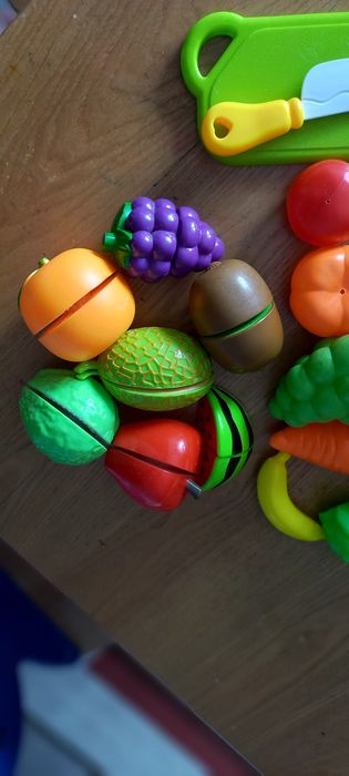 Cos cu fructe/jucarii