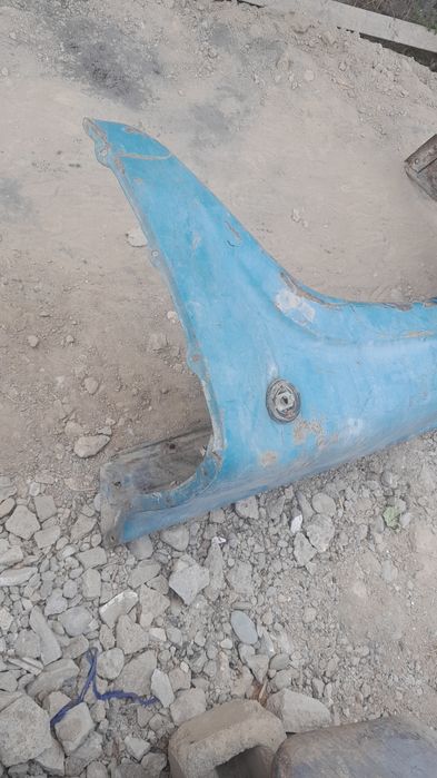 Zil 130 krilo chap va ung tomonniki arzon berib yuboramiz.