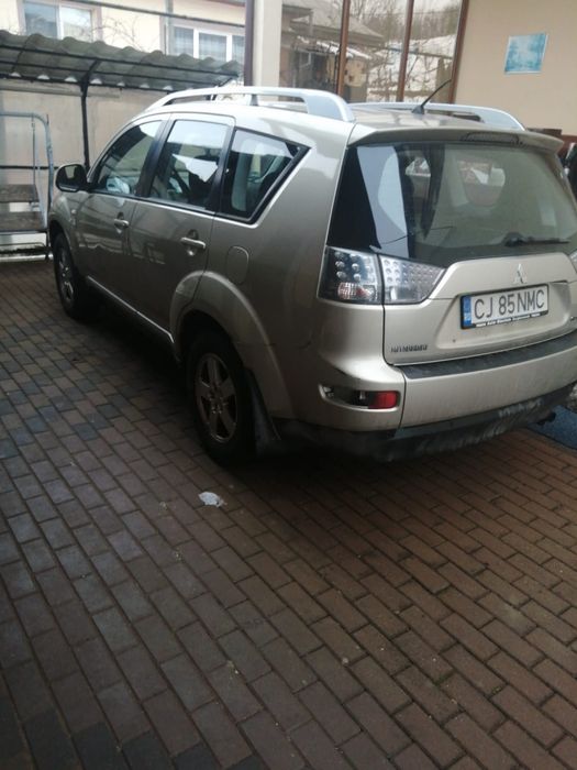 Vând Mitsubishi Outlander