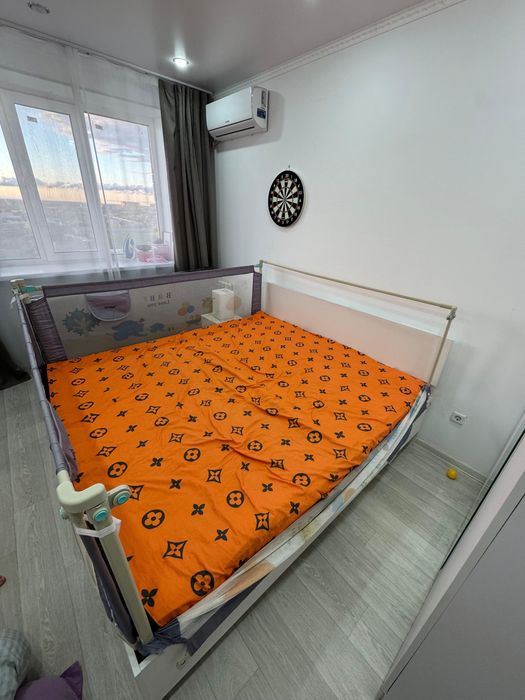 Продам кровать с бортиками