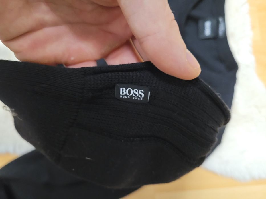 Pulover Vintage Hugo Boss 100% Lână Virgină - mărime S