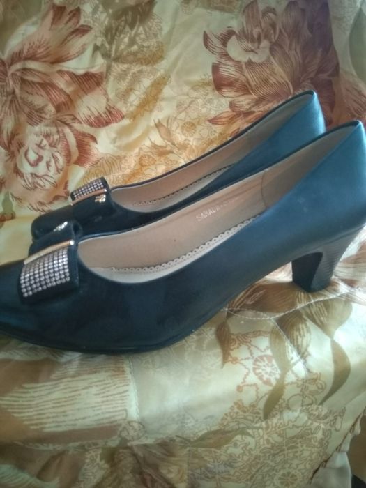 Елегантни дамски обувки