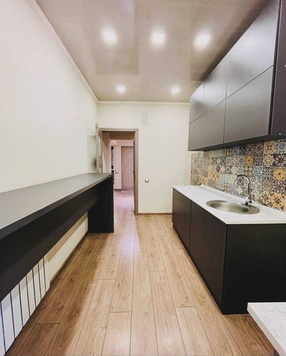 Аренда Нежилого помещения  центр около кафе Efendi.  Срочна!!!