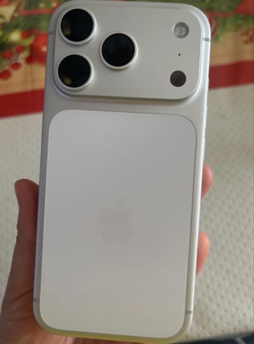 Iphone 17 pro б/у