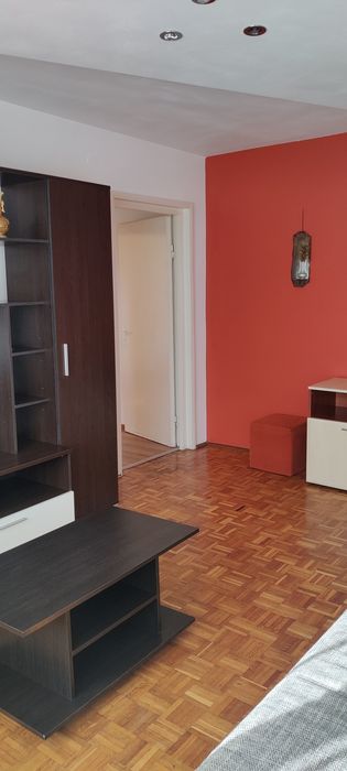Inchiriez apartament cu 2 camere in zona Gojdu.