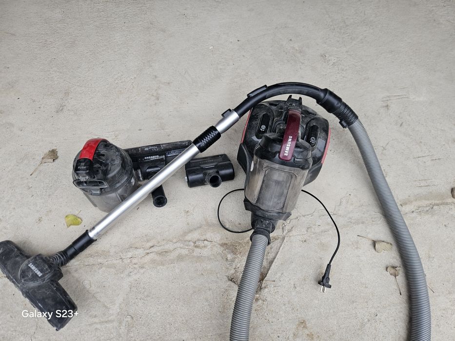 Продаётся пылесос в хорошем состояние работает