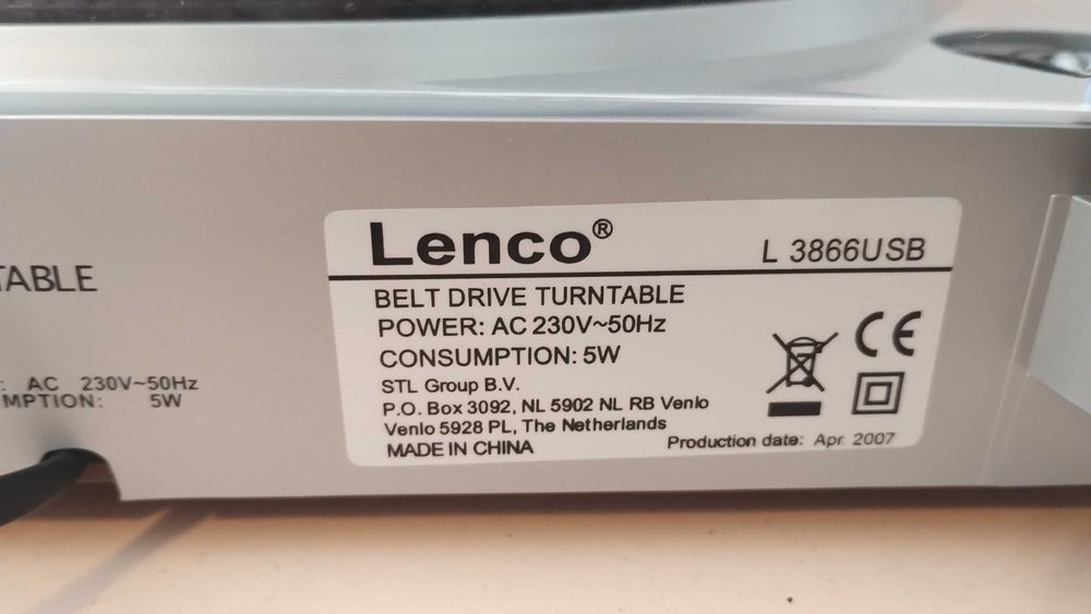 pt discuri vinil pickup Lenco 3866USB cu preamplificator incorporat