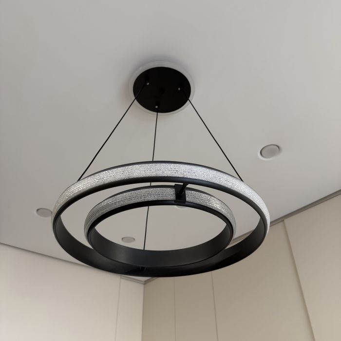 Продам люстры.    .