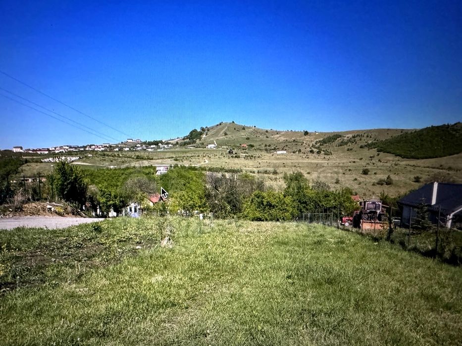 Vand terenuri în Salicea cu autorizație de construcție si bransamente!