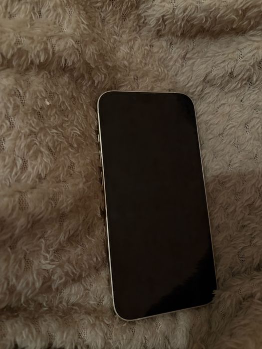 Продам айфон 13