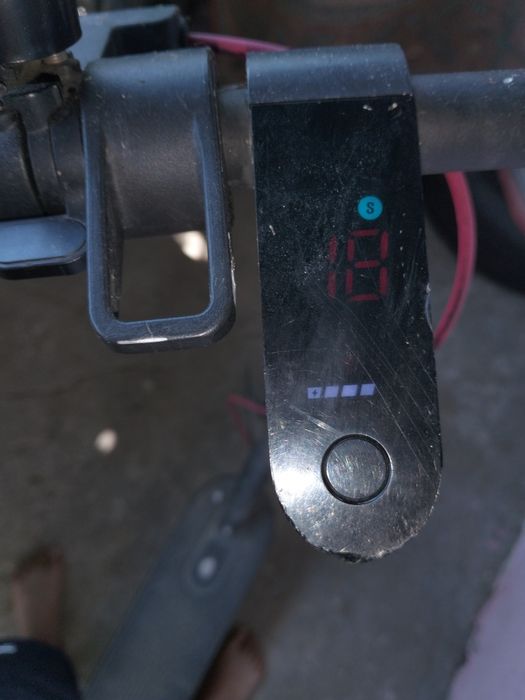 Vând 3 trotinete electrice  de piese