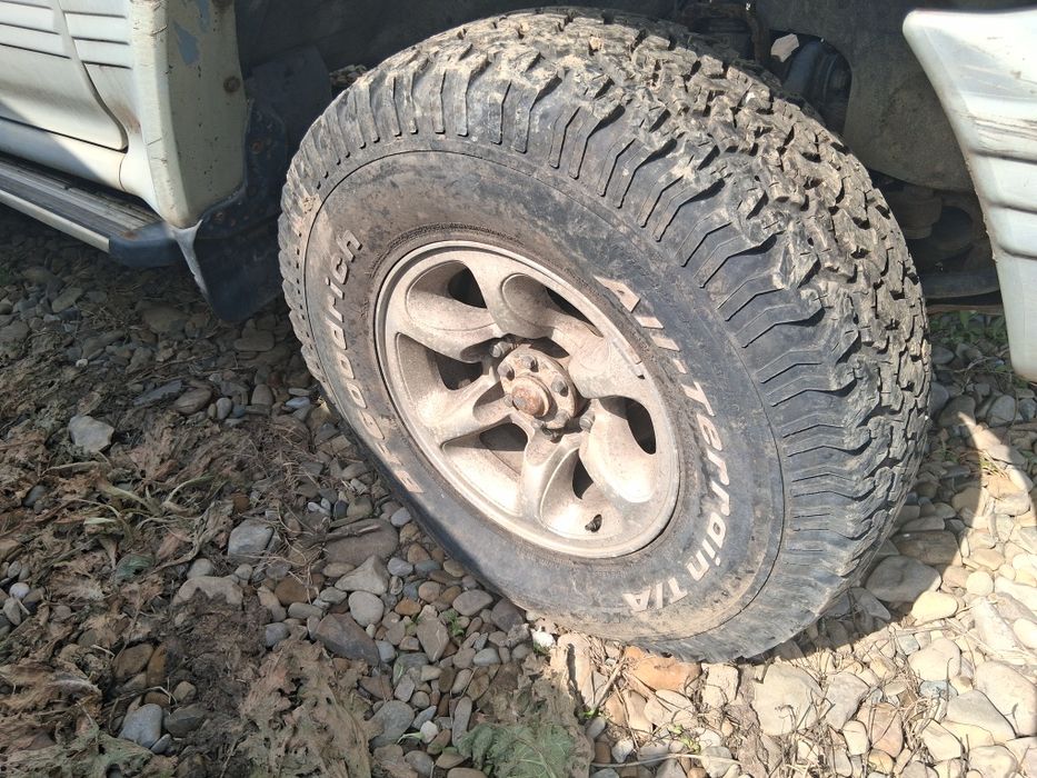 Jante pajero 31  x 10.50 R15anvelope bune