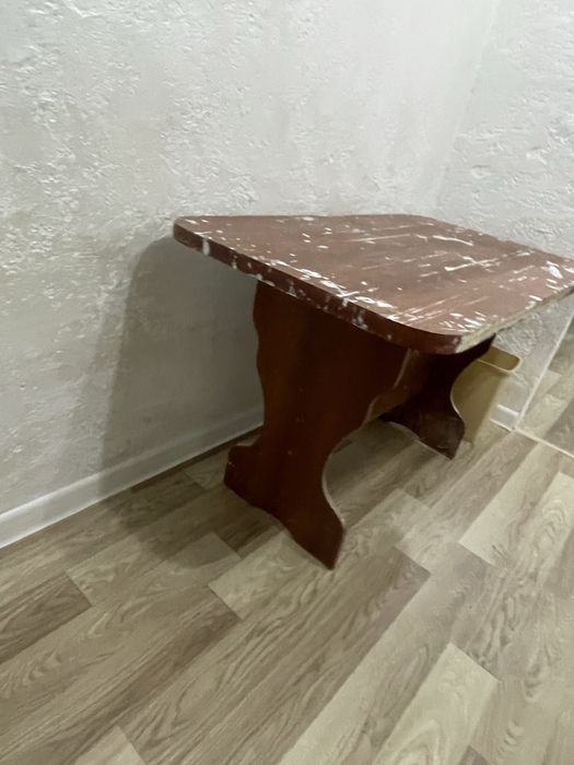 Отдам стол бнсплатно