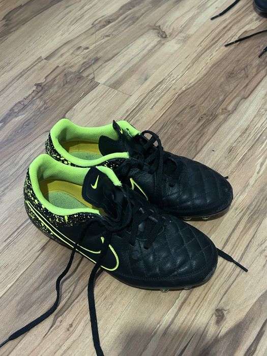 Разпордажба на оригинални бутонки и стоножки