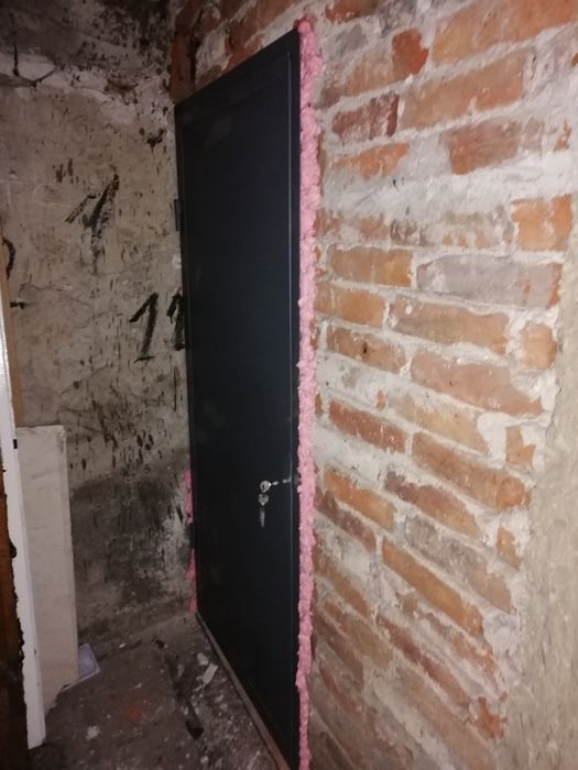 Здрави Метални врата за мазета и тавани