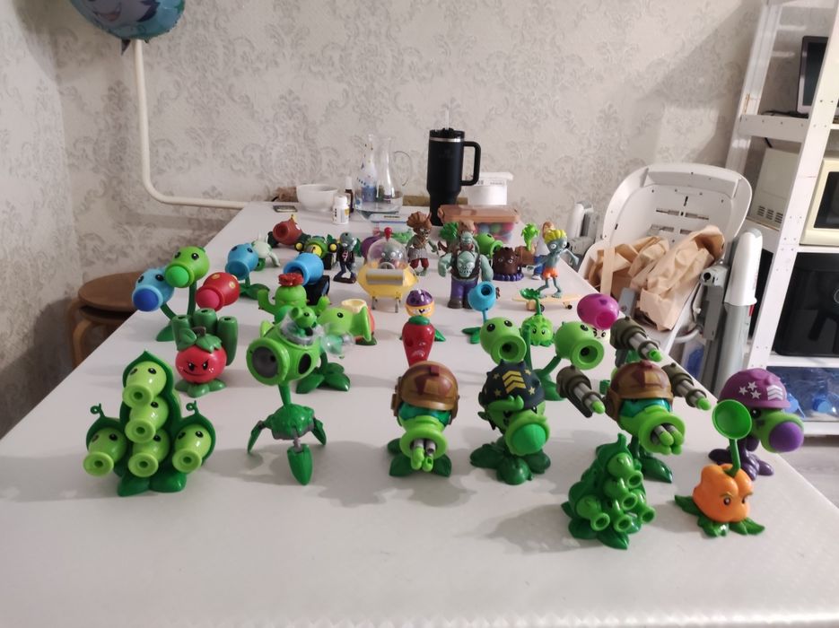 Игрушки зомби против растений. Plants vs zombies.