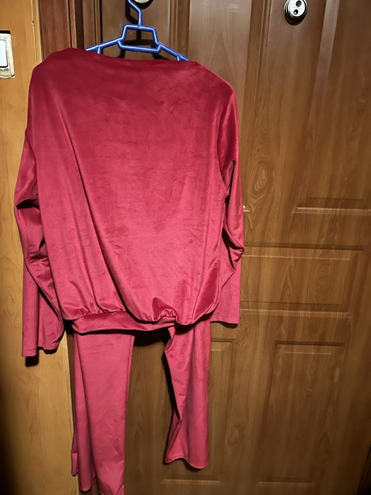 Trening catifea cu pantaloni evazati