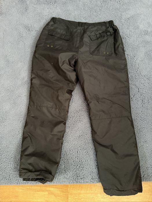 Vând 2 perechi de pantaloni de schi snowboard de bărbați XL