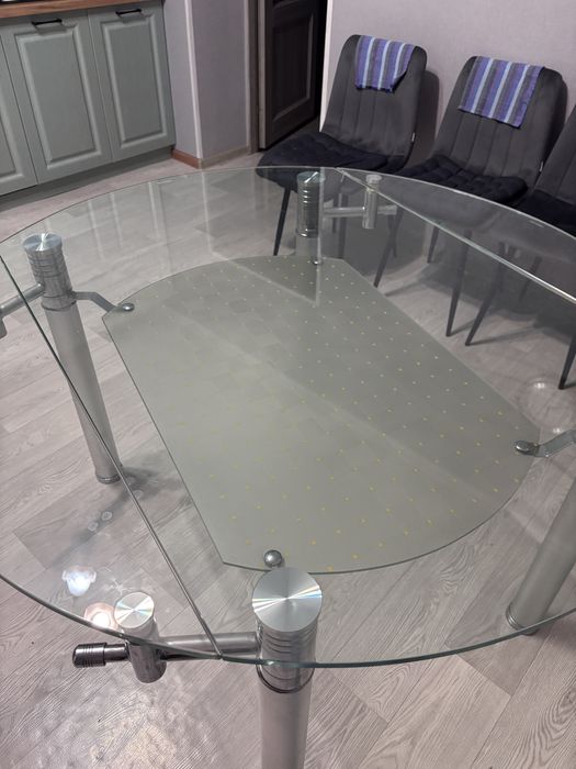 Продам стол кухонный