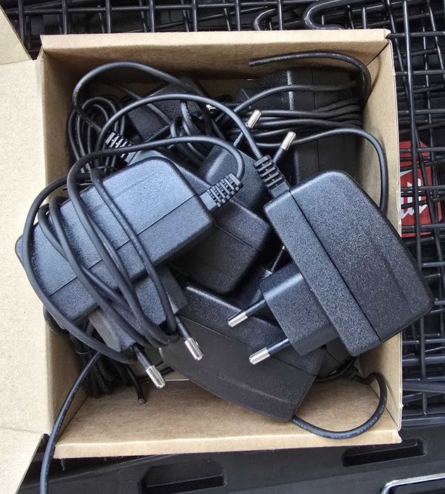 Alimentatoare 9V 1A 9W