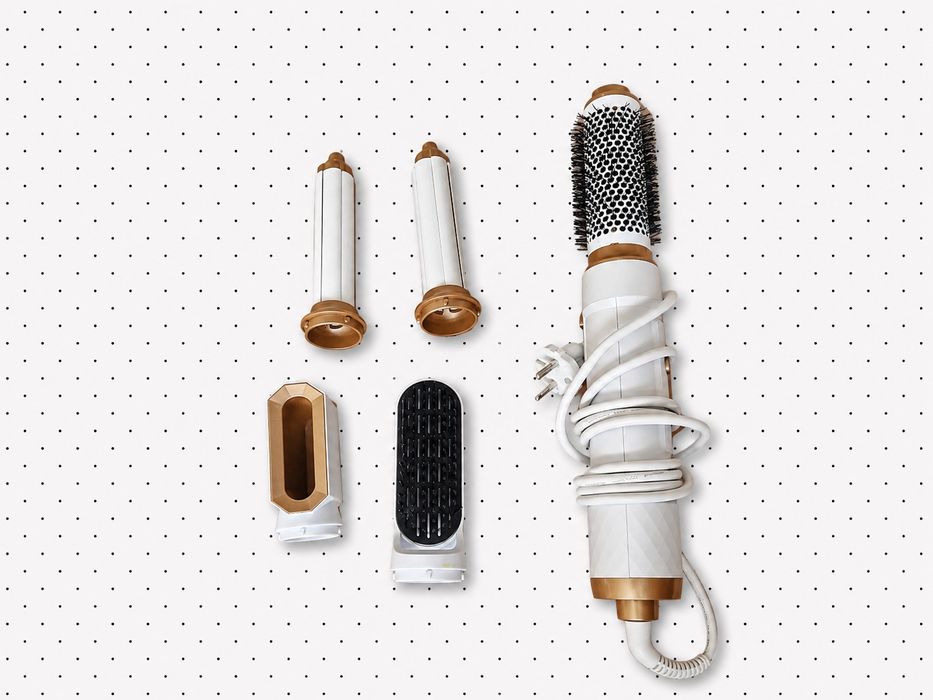 Instrument pentru coafat cu 4 capete
