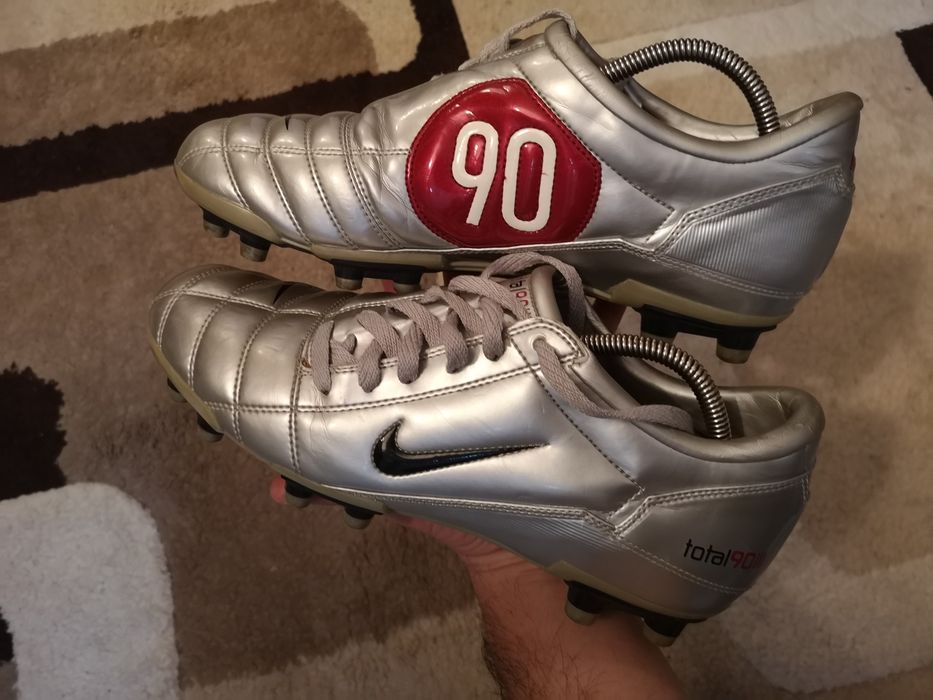 Vând ghete de fotbal Nike Total90