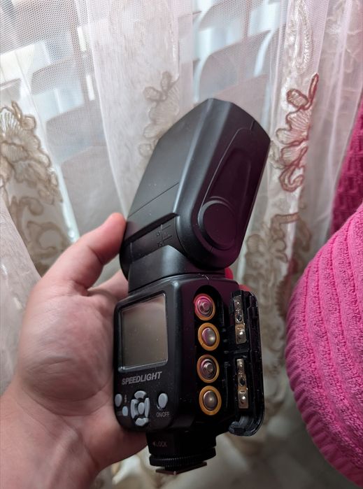 Вспышка Triopo TR-950 н