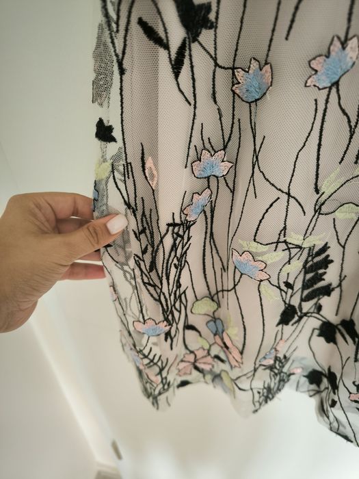 Дамска рокля с дантела бродерия