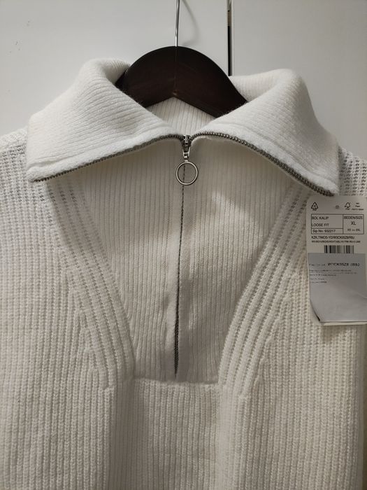 Топъл и мек пуловер с цип, нов с етикет