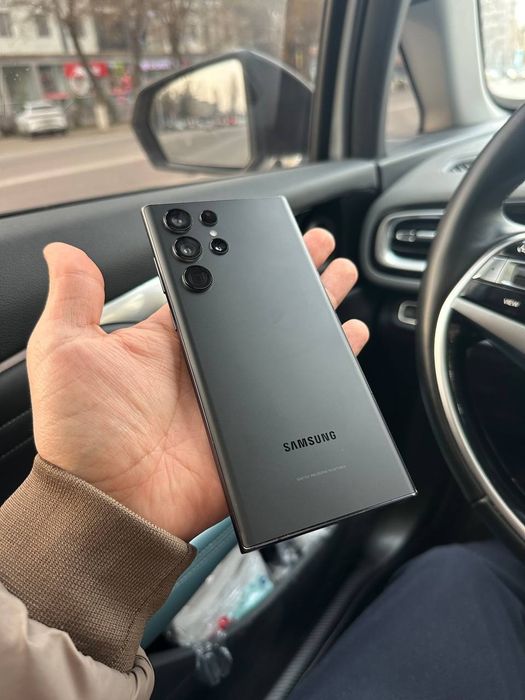 Samsung Samsung S23 Ultra xotirasi 12/256GB