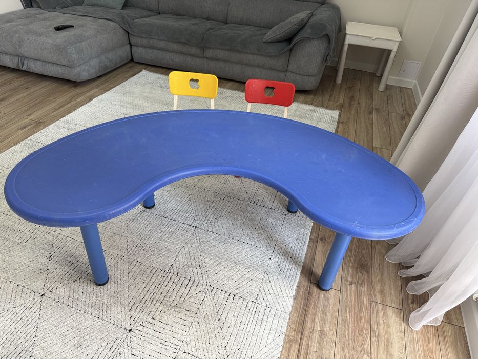 Детский стол со стулями