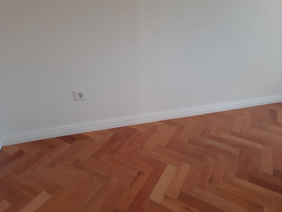 Montaj parchet laminat și plintă.