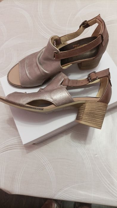 Нови дамски сандали от естествена кожа