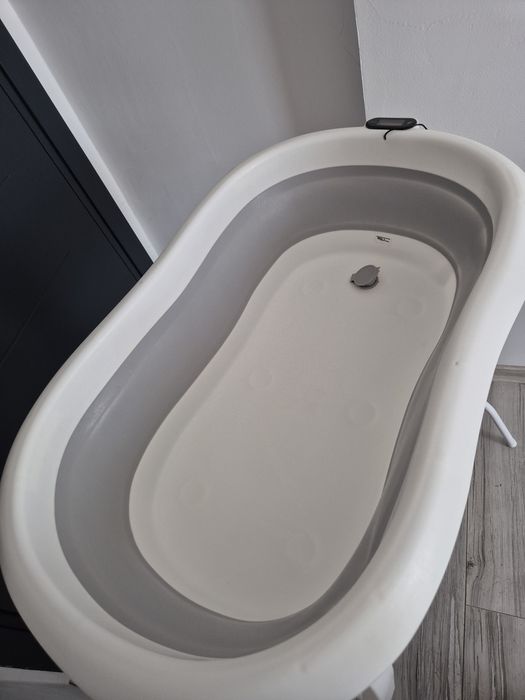 Vand cadita cu stativ pentru bebelusi