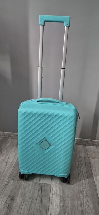 Малък куфар  нов