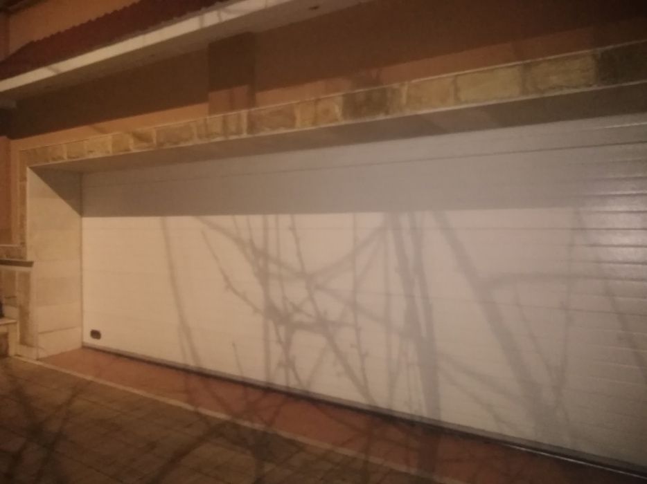 Смазка ремонт регулировка наладка починка секционых и ролетных ворот