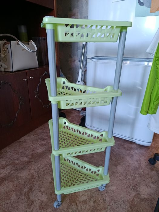 Вешалка для одежды, этажерка