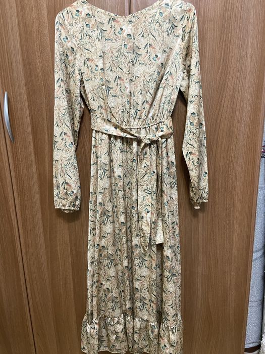 Платье бежевое легкое