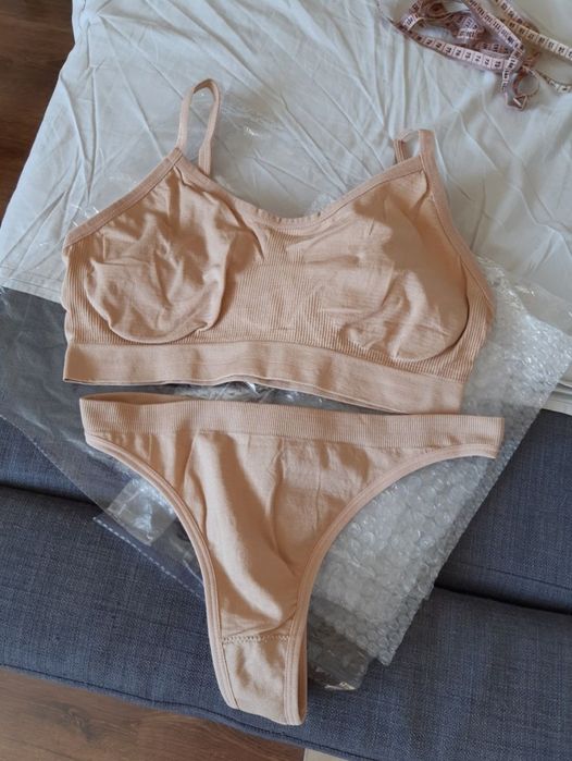 продам 2 набора топы и плавки