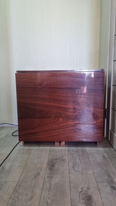 Продаётся стол- тумба-книжка