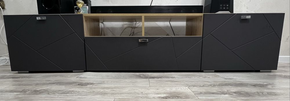 Продаю красивую ТВ Тумбу