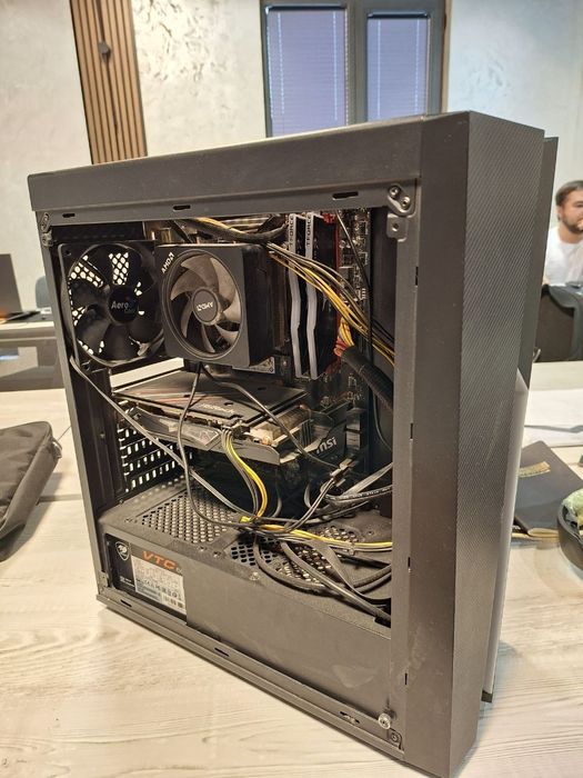 Ryzen 7 2700x  . RX 580 .DDR4 2x16 32GB .  128GB M2 . 1TB TOSHIBA