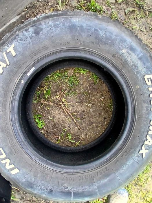 Vand 4 roti cu cauciucuri 205/70r15 si 4 cauciucuri 235/70r16