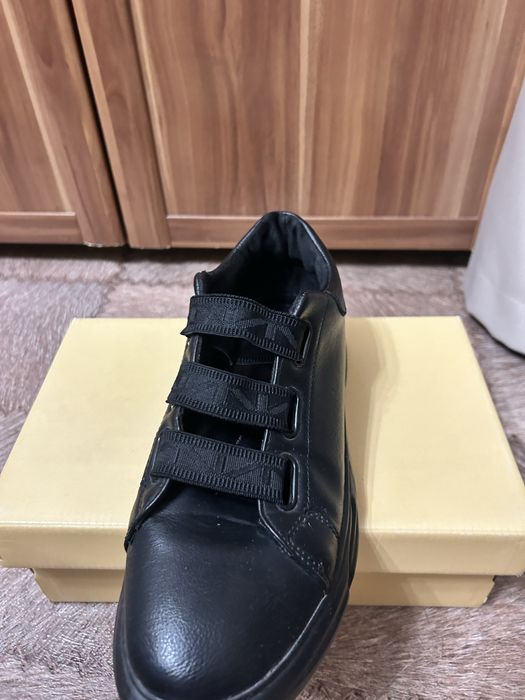 Кроссовки подросковые