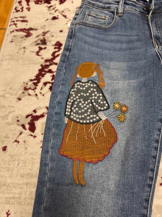 Oferta Blugi elastici cu broderie-nou