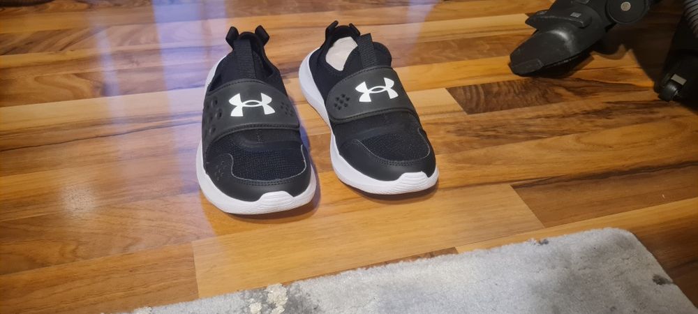 Under armour adidasi marimea 39/40